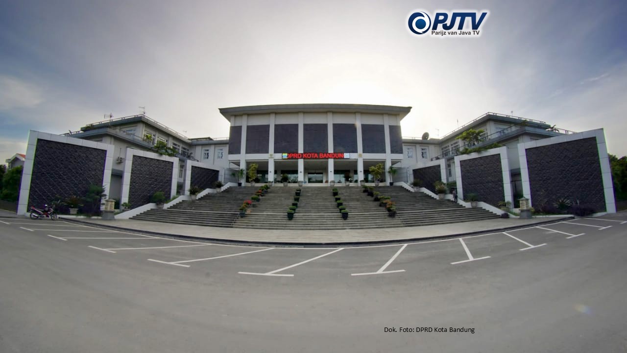 DPRD Kota Bandung menyelenggarakan Rapat Paripurna terkait penyampaian penjelasan Wali Kota perihal LKPJ T.A 2025