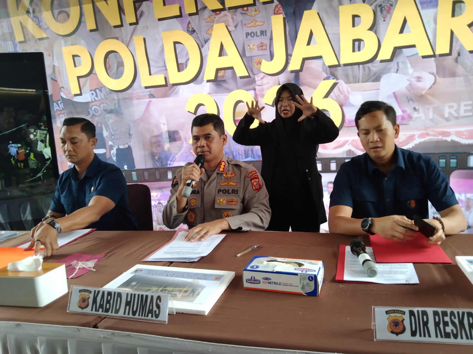 Polda Jabar Ungkap Penambang dan Pengolahan Emas Ilegal di Bukit Pongkor Bogor.