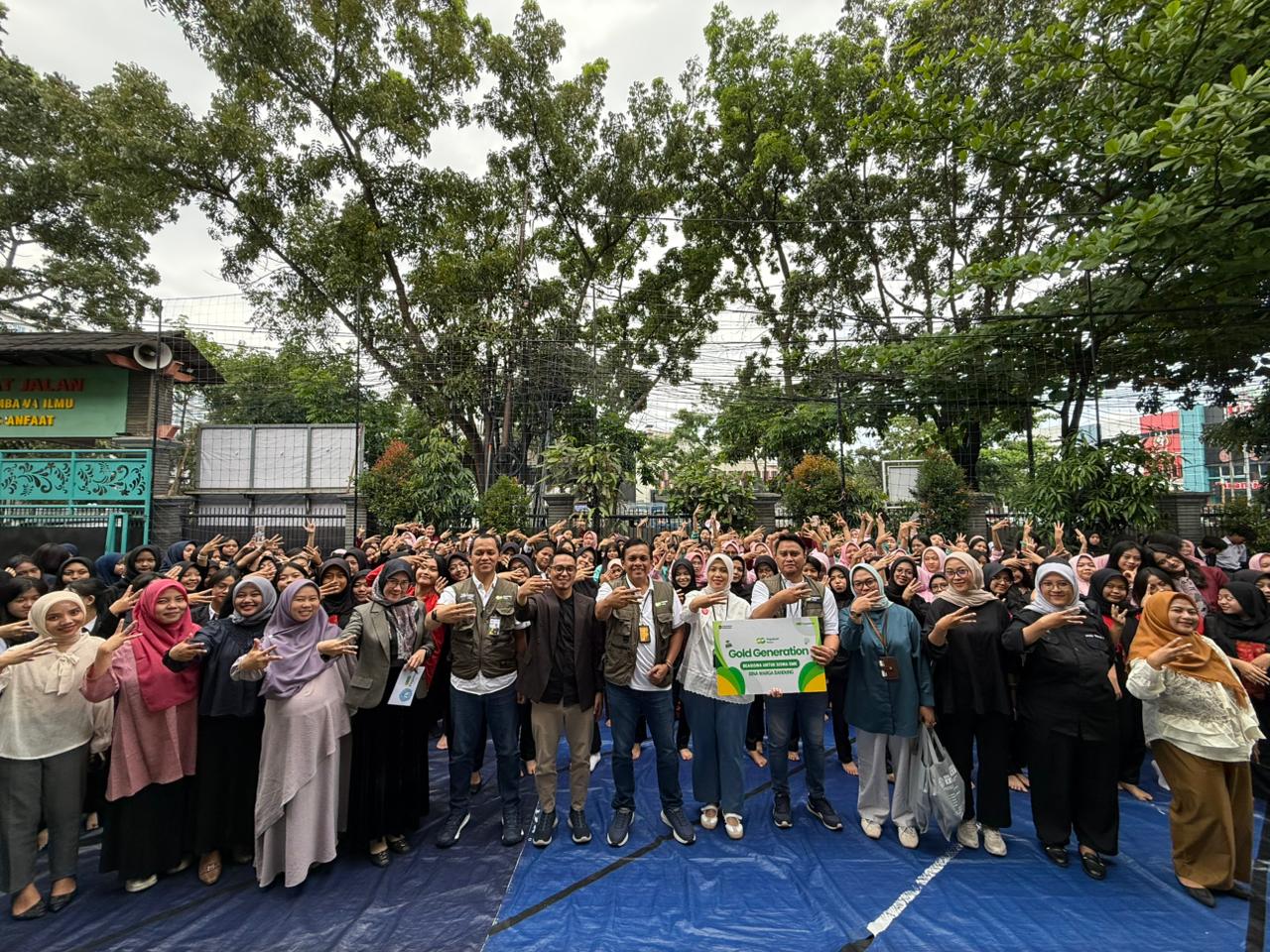 Momentum Hardiknas, Pegadaian Kanwil X Jabar Salurkan Beasiswa 